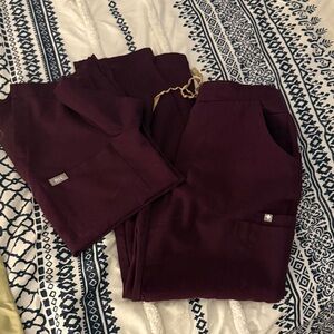 Figs dark purple xs top and xs petite Pants